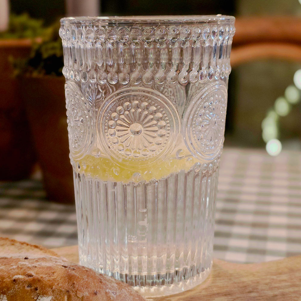 Amore highball drinking glass with lemon 