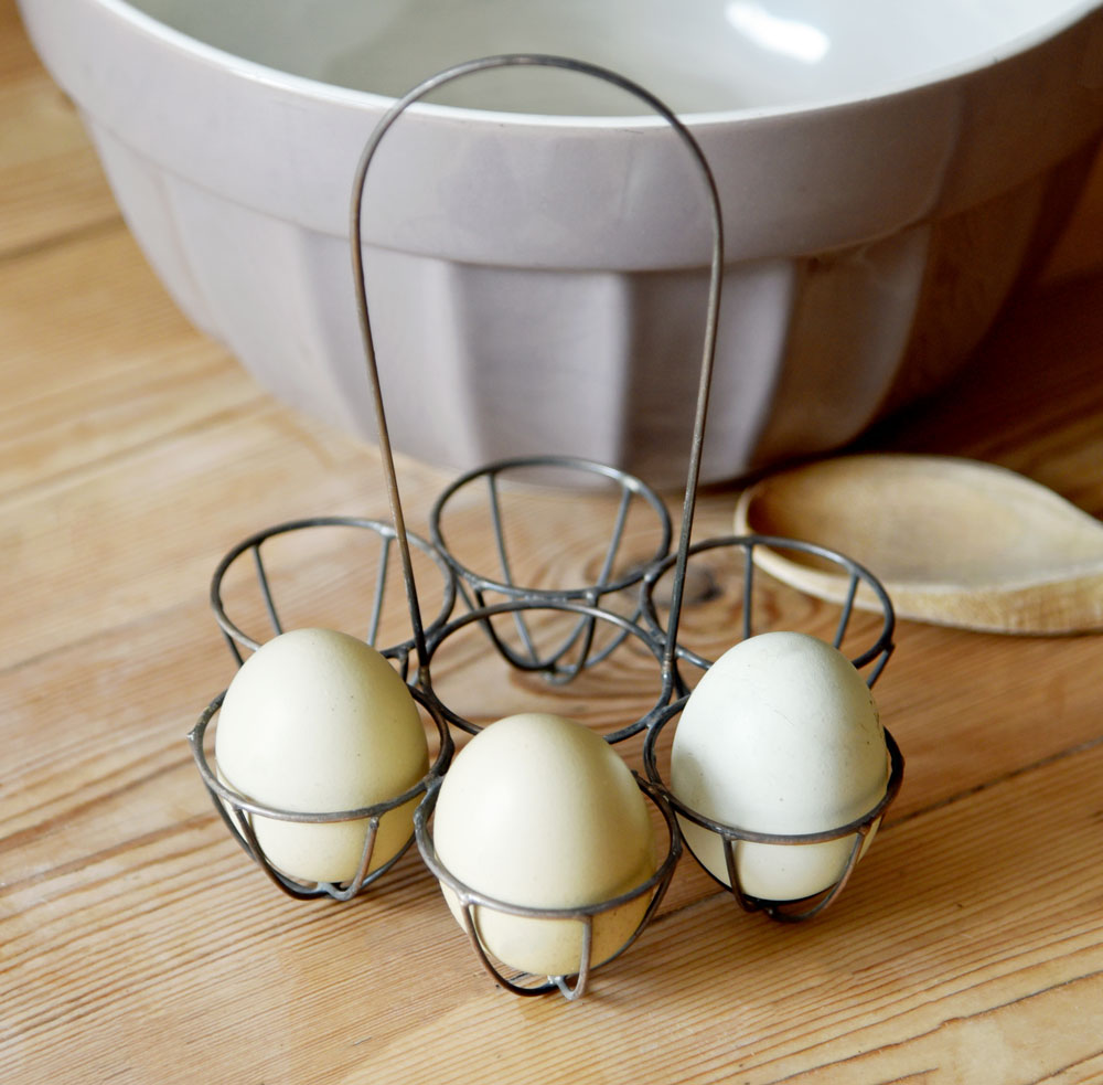 Vintage Brass Metal Egg Holder For 6 Eggs