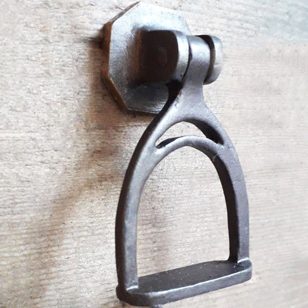 Stirrup shaped drawer handle