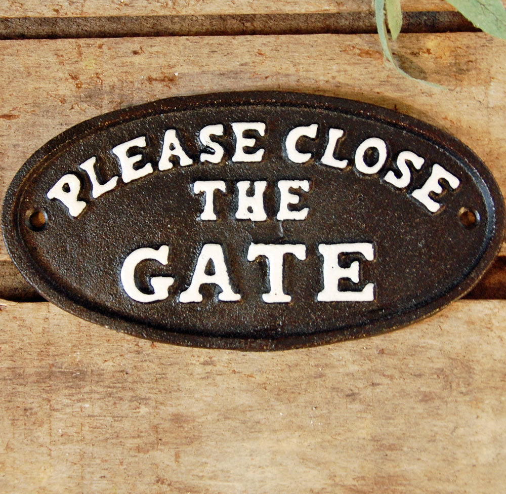 Cast metal Please Close The Gate sign
