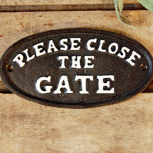 Cast metal Please Close The Gate sign