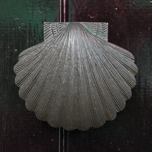 Antique finish scallop shell door knocker