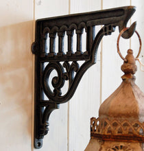 Shropshire vintage design cast hanging basket & wall shelf bracket 260mm