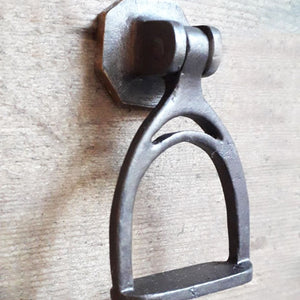 Stirrup cupboard and drawer drop handle